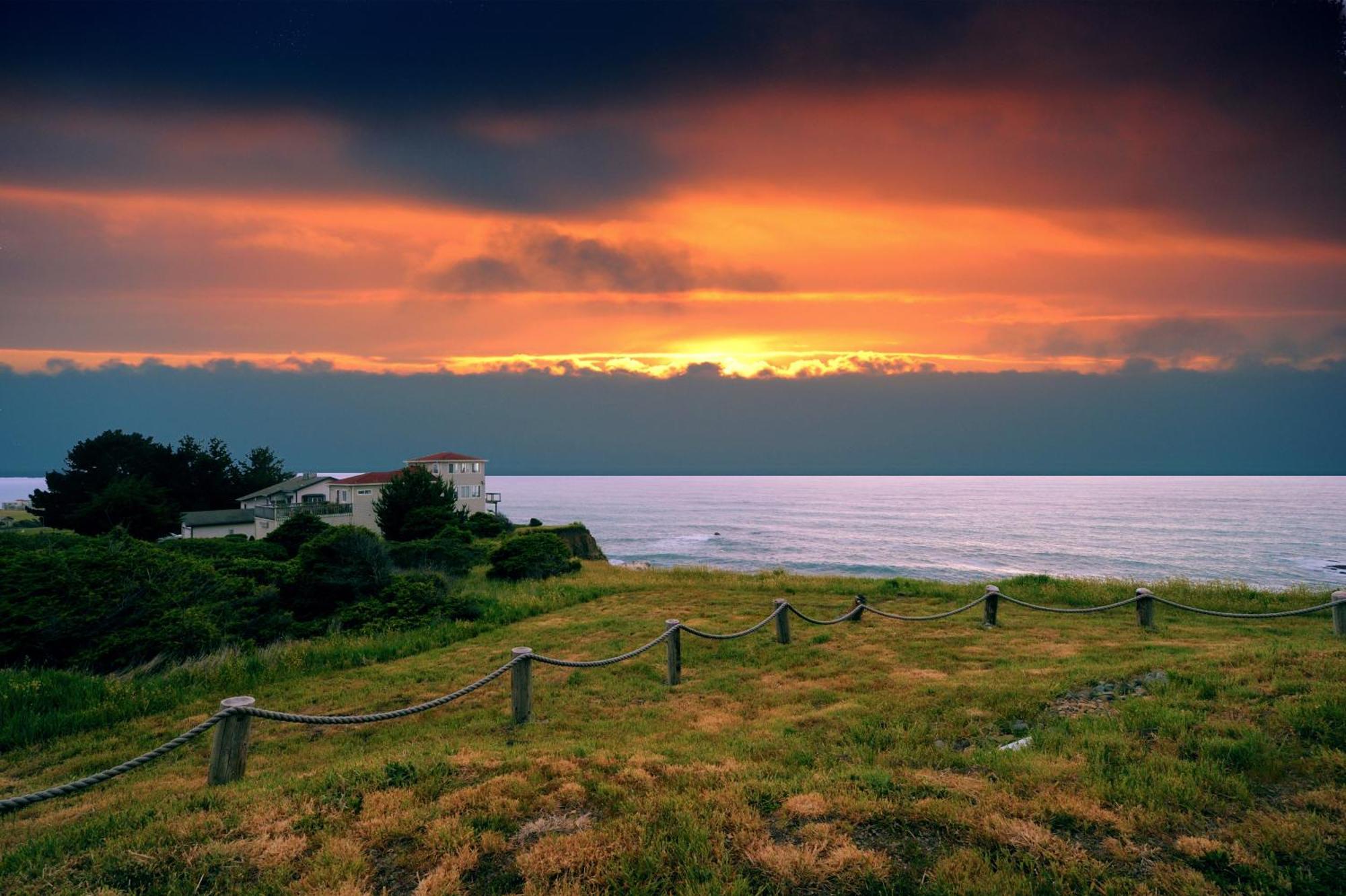 Amazing Oceanview 2 Bedroom Oceanfront! By Oceanviewhottubs Shelter Cove, Ca Tesla Ev Station Eksteriør bilde